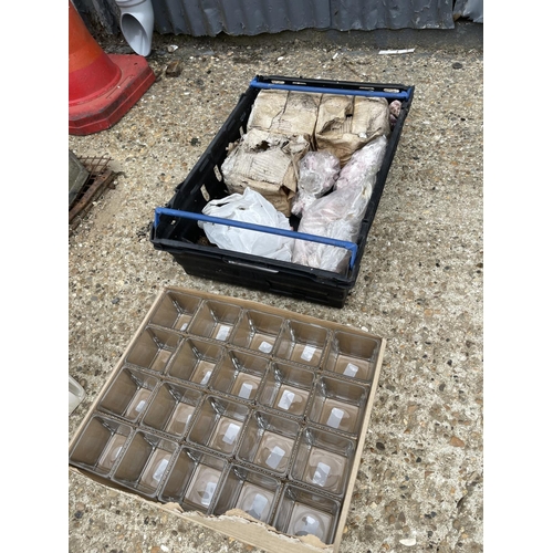 131 - A tray of shells and tray of glass vases