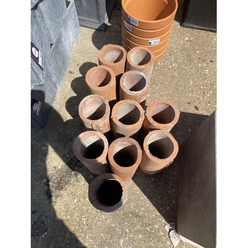 368 - 11 terracotta chimney sections