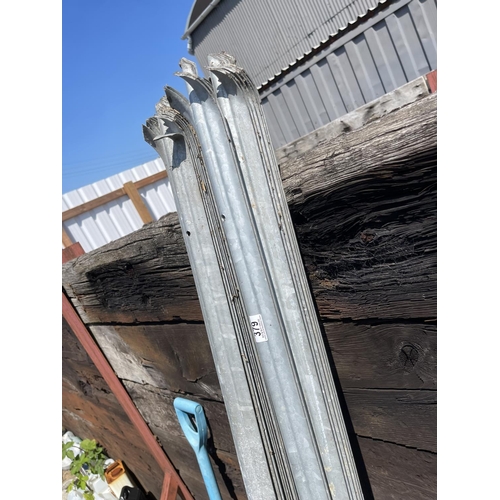 379 - 16 pieces of galvanised palisade