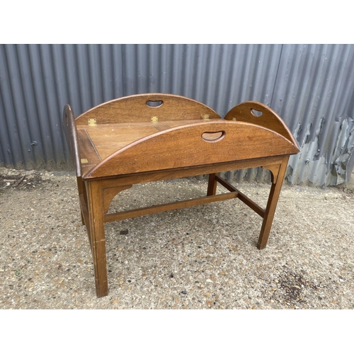 47 - A reproduction mahogany butlers tray top coffee table