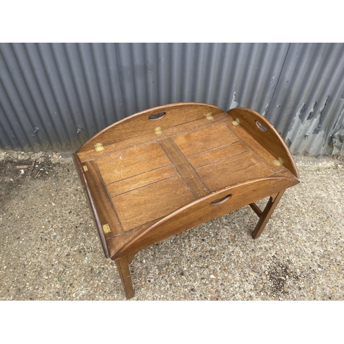 47 - A reproduction mahogany butlers tray top coffee table