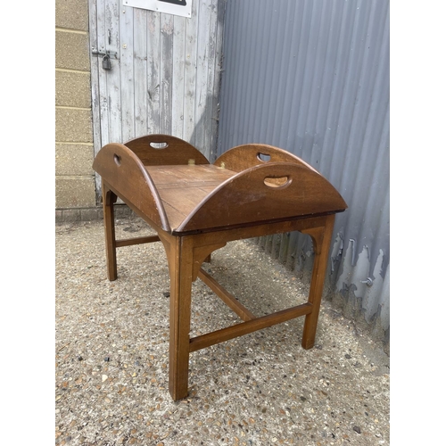 47 - A reproduction mahogany butlers tray top coffee table