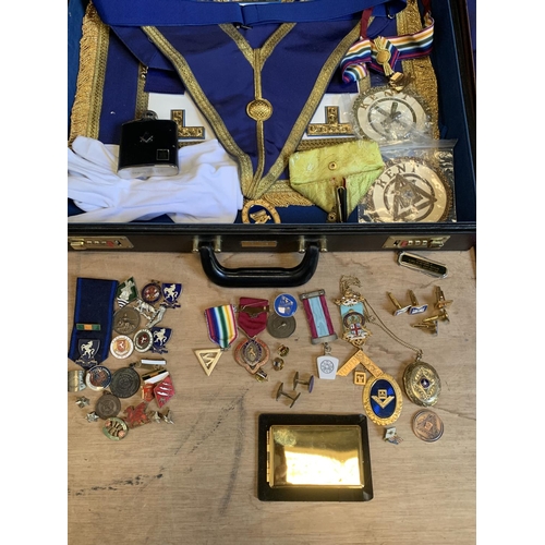 1013 - Two Masonic cases and contents including badges (2)