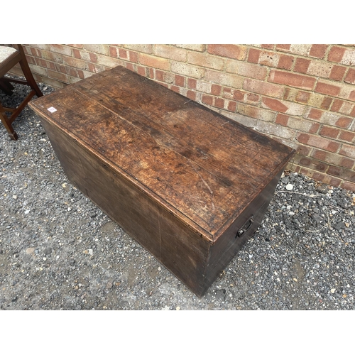 21 - A large mahogany blanket box chest 105x53x 54