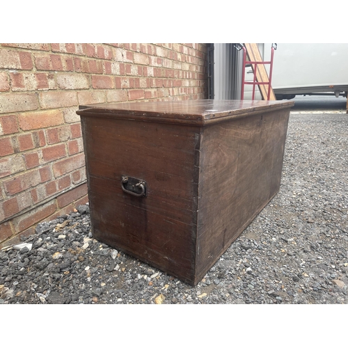 21 - A large mahogany blanket box chest 105x53x 54