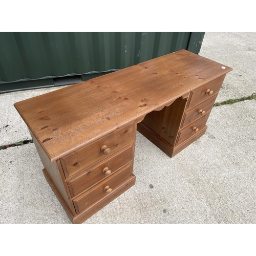 65 - Large pine kneehole desk 153 x 50 x 75 cms