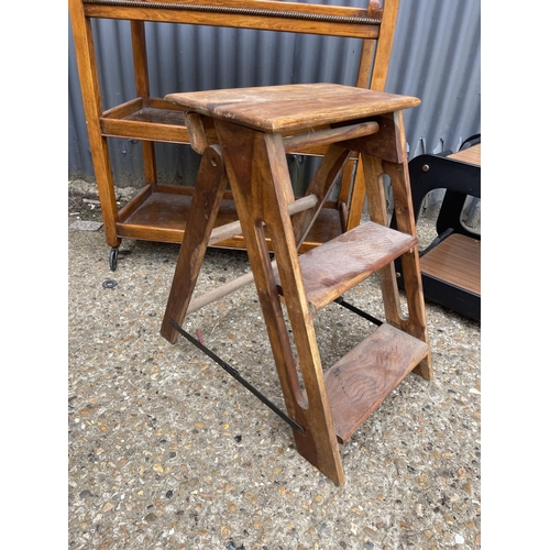 99 - An oak trolley, retro trolley and library step