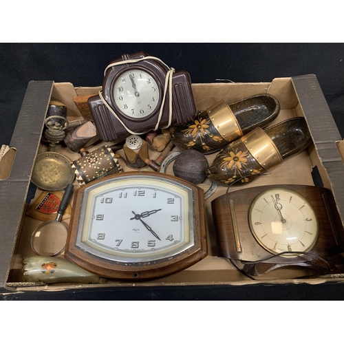 643 - Box of woodenware, including a Smiths coach clock