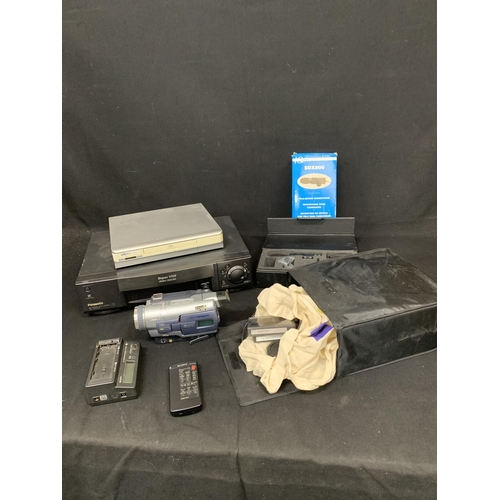 783 - Microphone, handycam, VHS recorder and DVD recorder