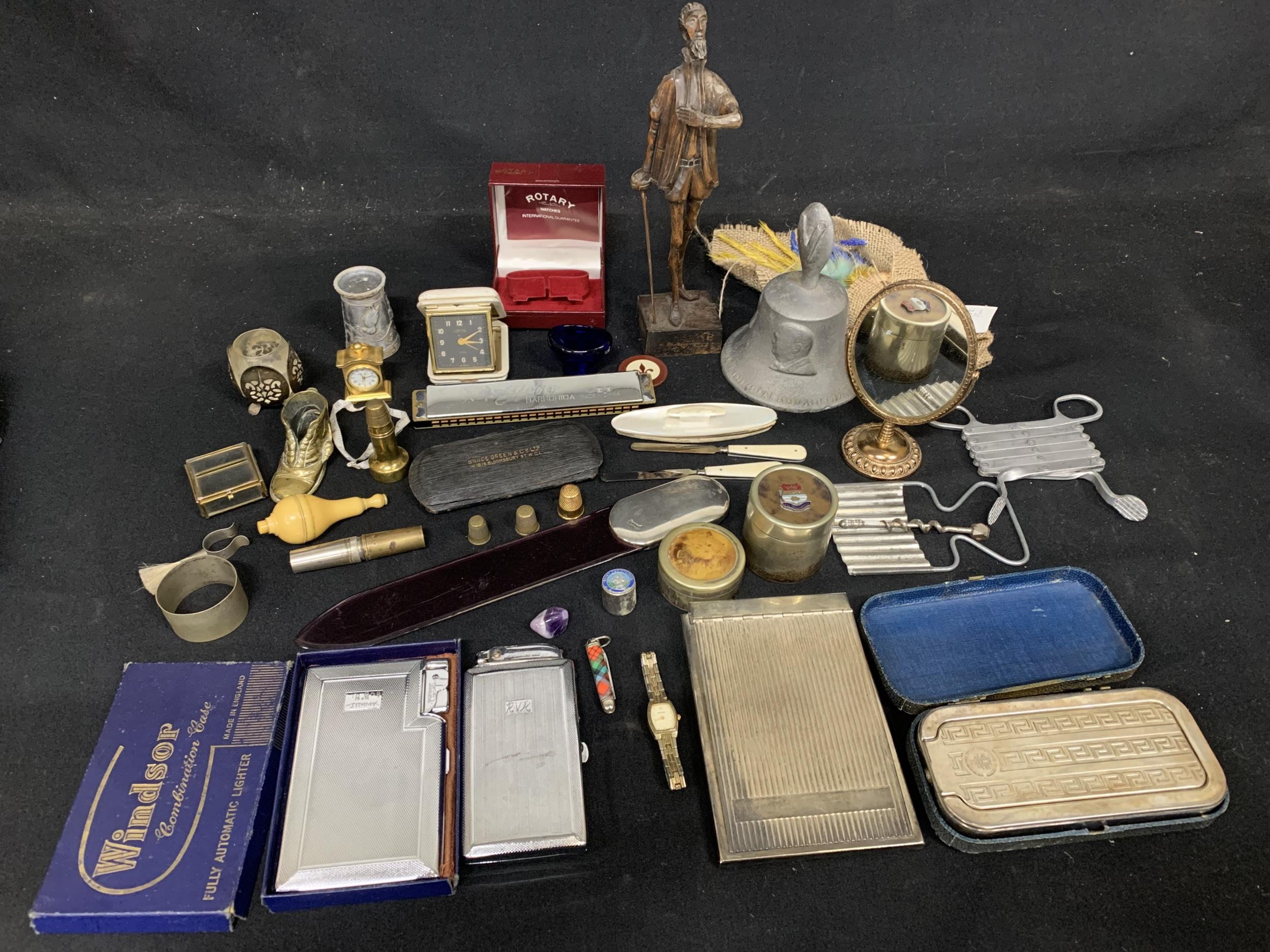 Tray of assorted trinket items, lighters, razor etc