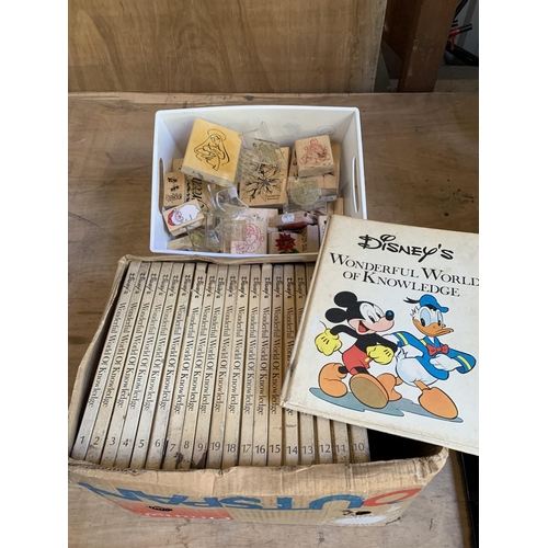 1067 - Box of printing blocks and set of Disney's Wonderful World of Knowledge (2)