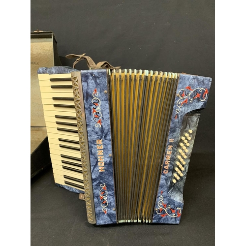 643 - Hohner Carmen 11 accordion