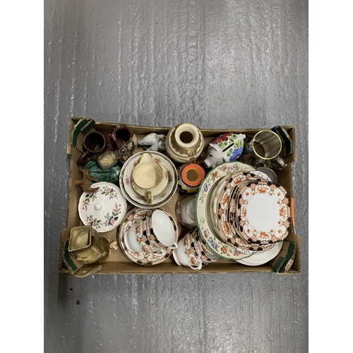 974 - Tray of decorative china