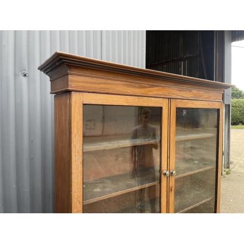 15 - A victorian mahogany bookcase cupboard 110x41x190