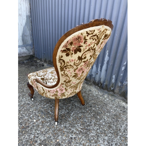 151 - a victorian mahogany spoon back chair