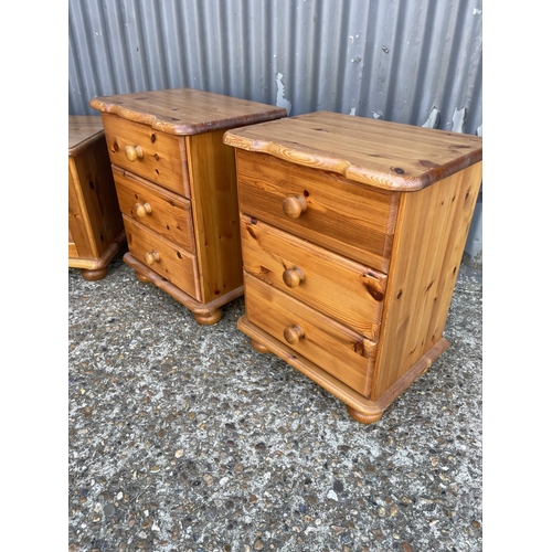 167 - A pair if pine bedsides together with a pine blanket box