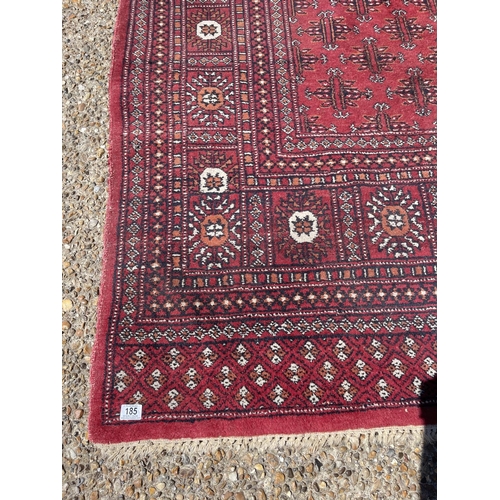 185 - A red oriental pattern carpet 275x196