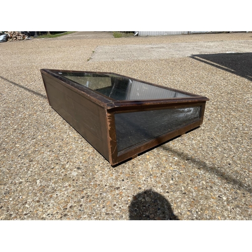 203 - A glazed shop counter with sloping front 125x80x40