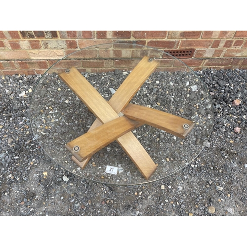 21 - A modern circular glass top coffee table