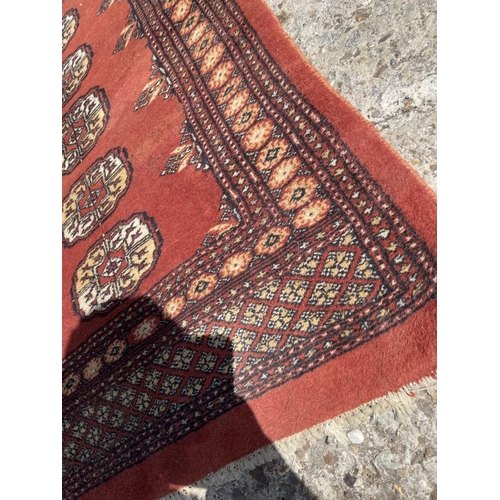 284 - A red oriental pattern runner 285x77