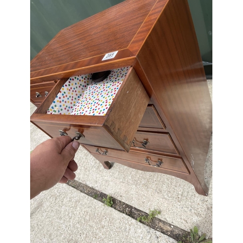 285 - A small mahogany chest of five drawers