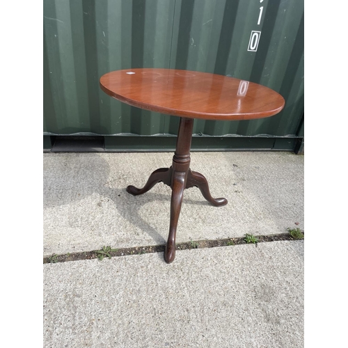 309 - A circular victorian mahogany snap top tripod table