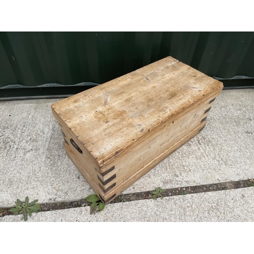 330 - A country pine blanket box 94x46x44