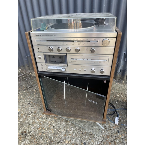 108 - A Sanyo hifi in case with pair of speakers