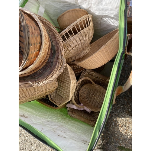 121 - A large collection of bamboo and basketware inc green sack full