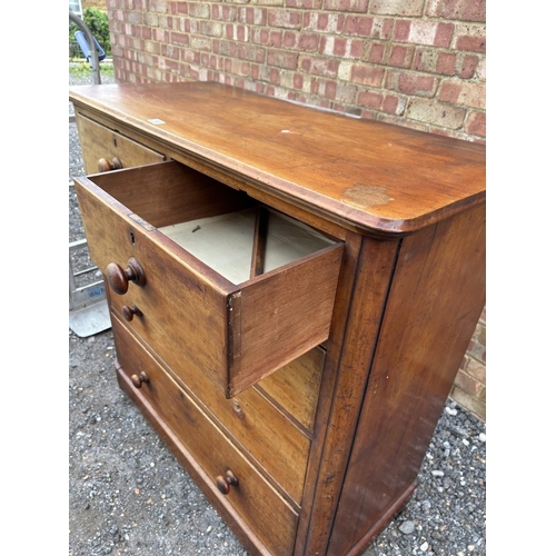 16 - A Victorian mahogany chest of five drawers  112x50x115