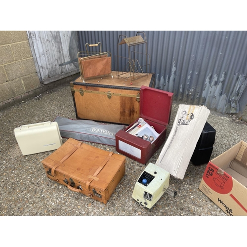 181 - Large vintage trunk, two retro record racks, case, two sewing machines, scope and BONTEMPI