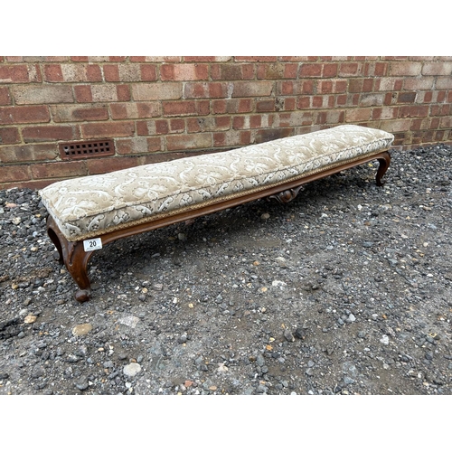 20 - A long Victorian footstool 130x26x22