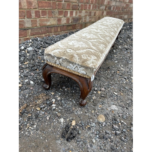 20 - A long Victorian footstool 130x26x22