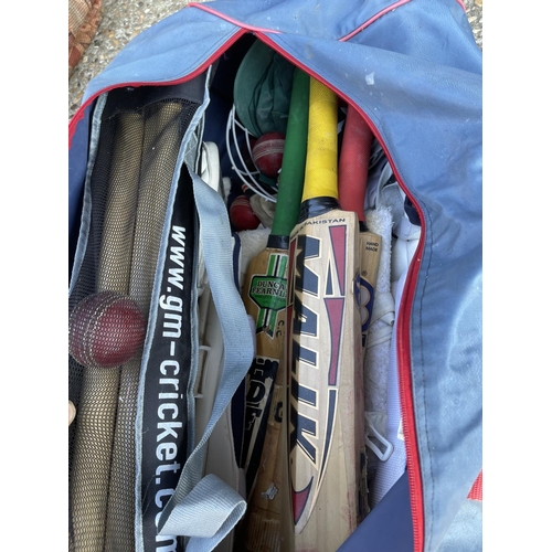 238 - Bag of cricket equipment