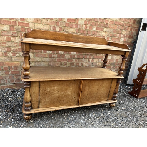 25 - A Victorian mahogany serving buffet 140x 40x96