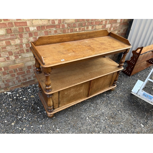 25 - A Victorian mahogany serving buffet 140x 40x96