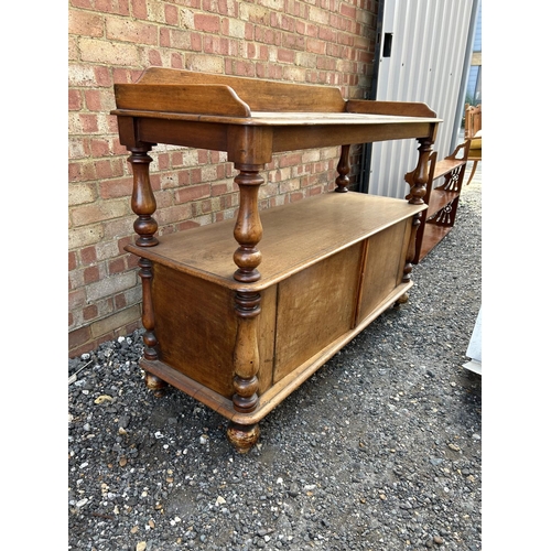 25 - A Victorian mahogany serving buffet 140x 40x96