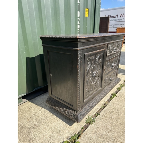 280 - A carved oak sideboard 135x50x100