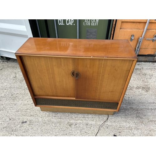 290 - A deco style walnut cased gramophone by GRUNDIG