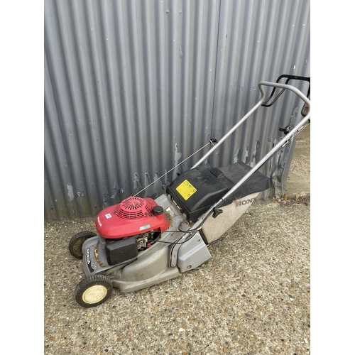 416 - HONDA HRB425c petrol lawn mower