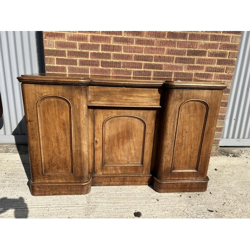 42 - A Victorian mahogany buffet sideboard  153x54x90