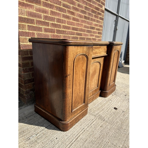 42 - A Victorian mahogany buffet sideboard  153x54x90