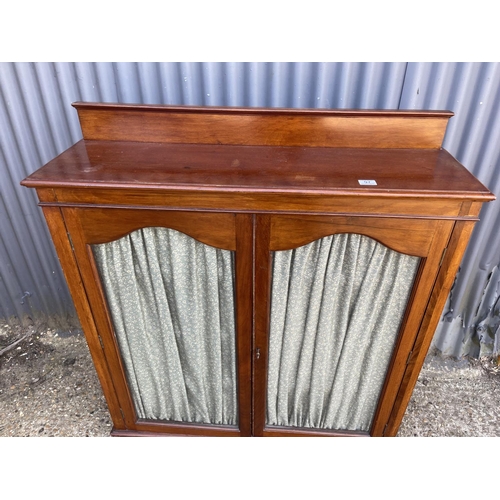 97 - An Edwardian mahogany glazed cabinet with internal shelves