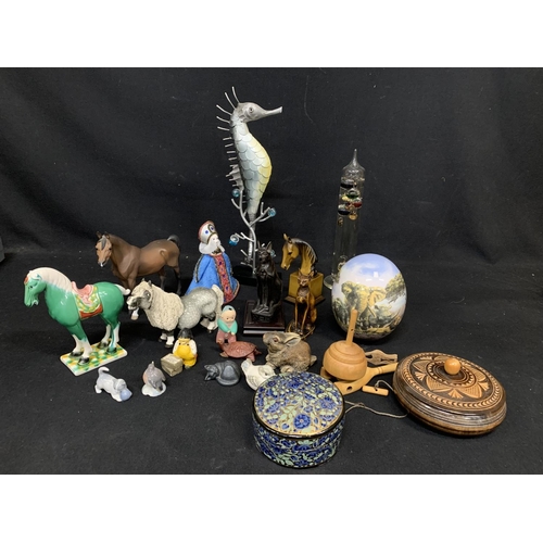 1056 - Seahorse, 3 horse figures and ornamental items