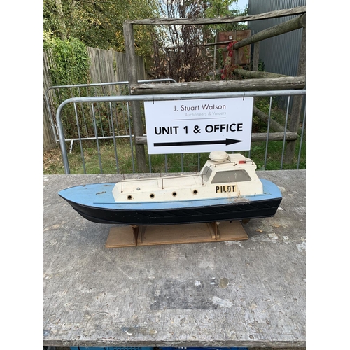 1067 - Wooden model Pilot boat, length 85 cms