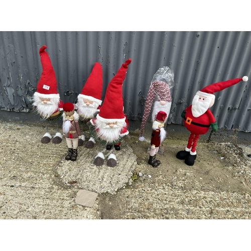 174 - A collection of 8 novelty Santa figures