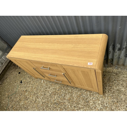 179 - A modern beach effect sideboard 130 x44x77