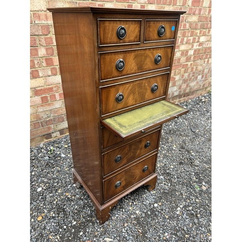 2 - A reproduction mahogany batchelors chest of seven drawers with leather slide 50x40x116