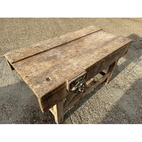 223 - A carpenters work bench with record vice 154x76x82