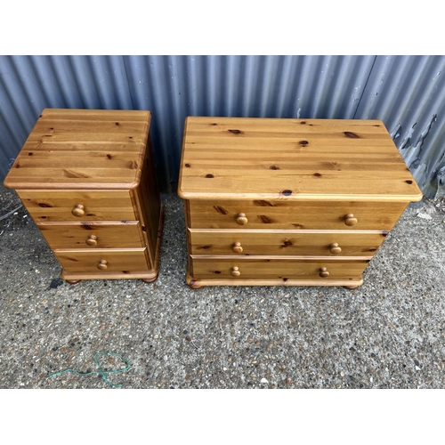 252 - A modern pine chest of three drawers together with matching three drawer bedside